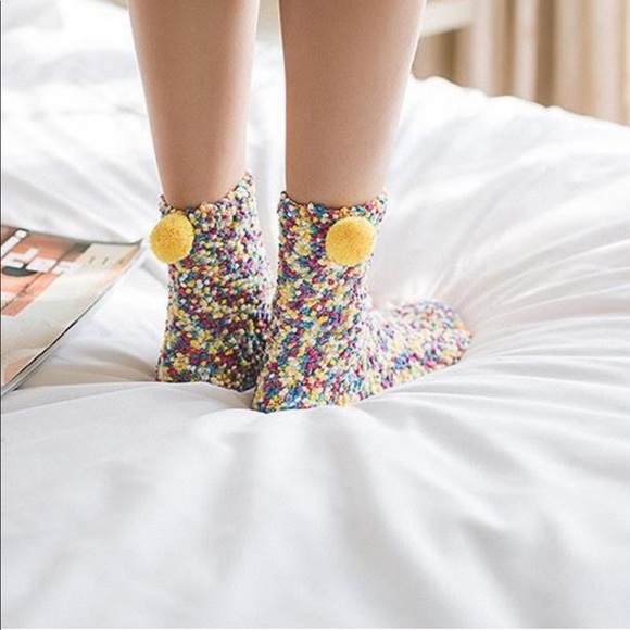 💥🧦🧦SWEET PAIR POM POM SOCKS with BOX🎁💛💗💙 - Picture 6 of 8